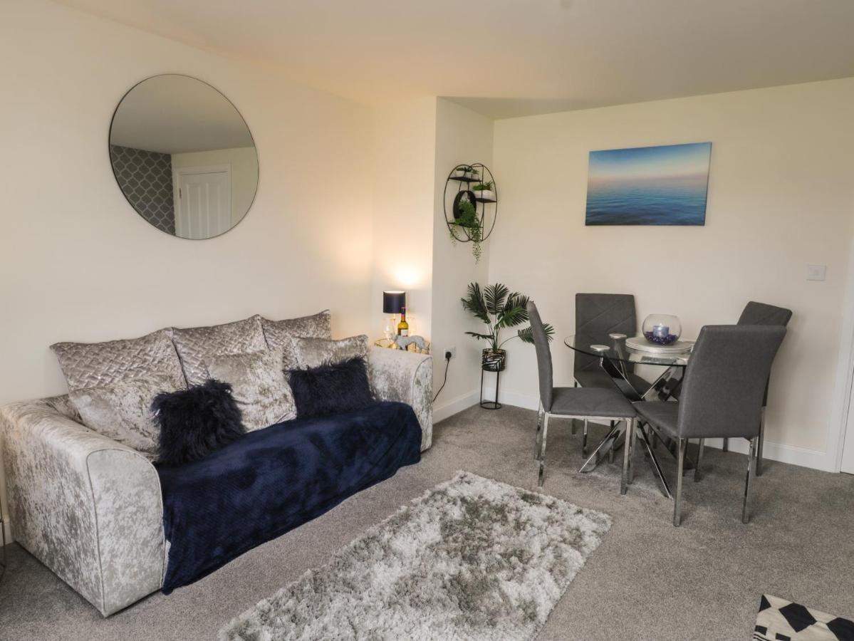 Woodside View Apartment